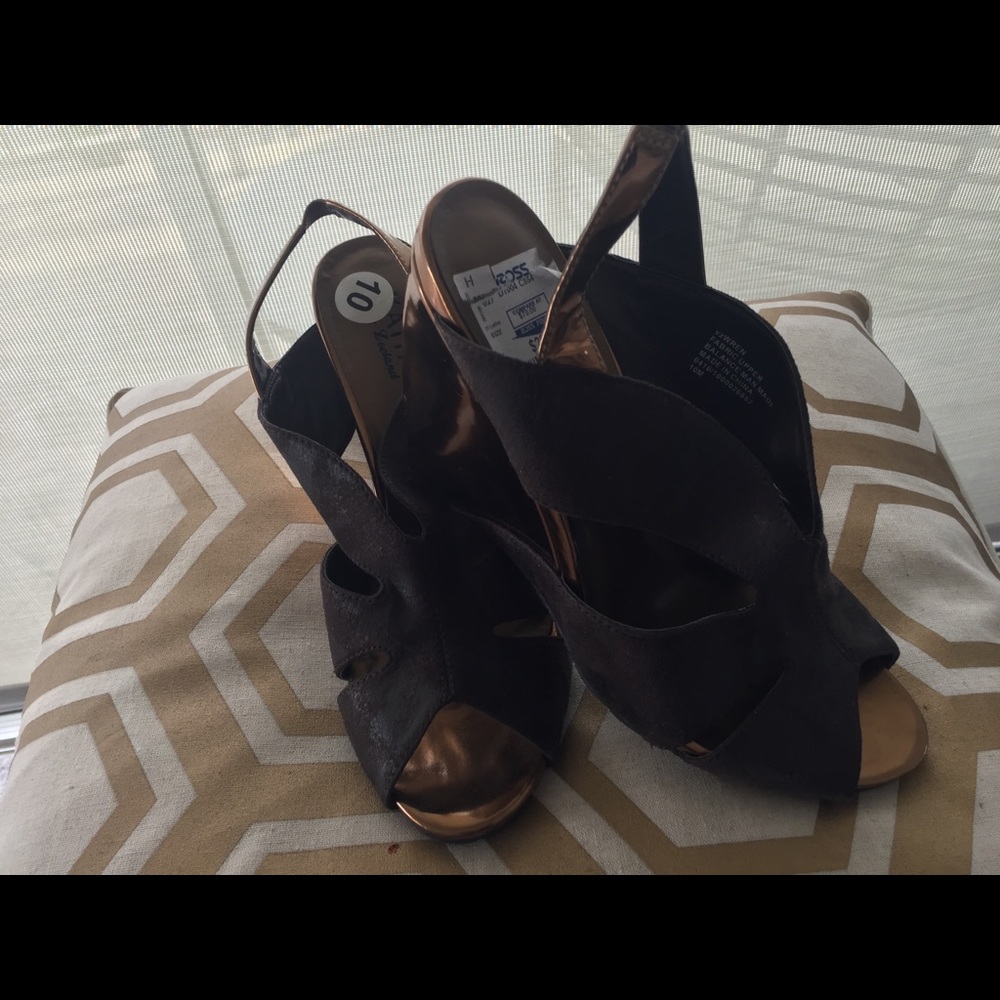 Shoe - Picture 3 of 6
